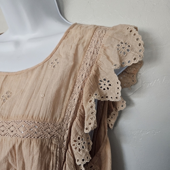 Aerie Women's Medium Beige Short Sleeve Blouse Eyelet Boho Top Keyhole Bow Girly - Picture 2 of 7